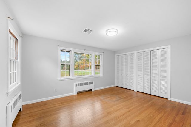 11 High Gate Lane, West Hartford, CT 06107