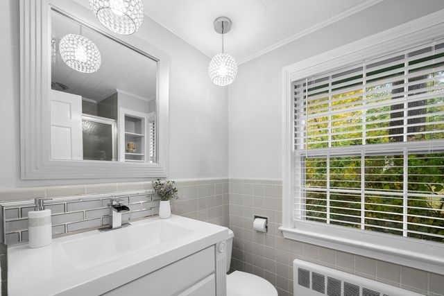 11 High Gate Lane, West Hartford, CT 06107