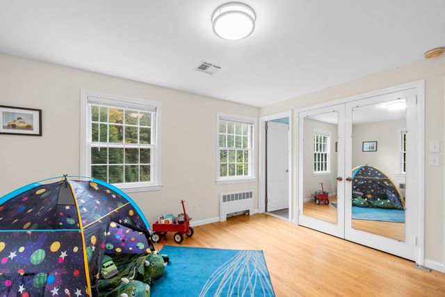 11 High Gate Lane, West Hartford, CT 06107