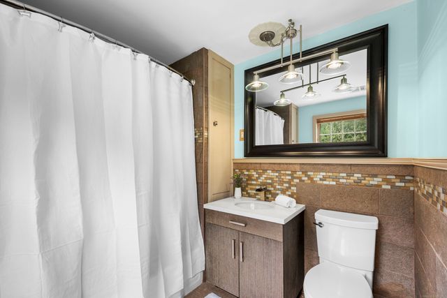 11 High Gate Lane, West Hartford, CT 06107