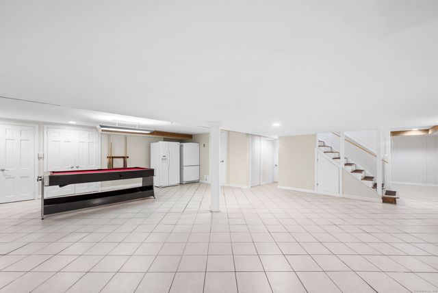 11 High Gate Lane, West Hartford, CT 06107