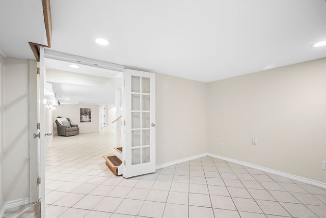 11 High Gate Lane, West Hartford, CT 06107