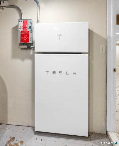 11 High Gate Lane, West Hartford, CT 06107