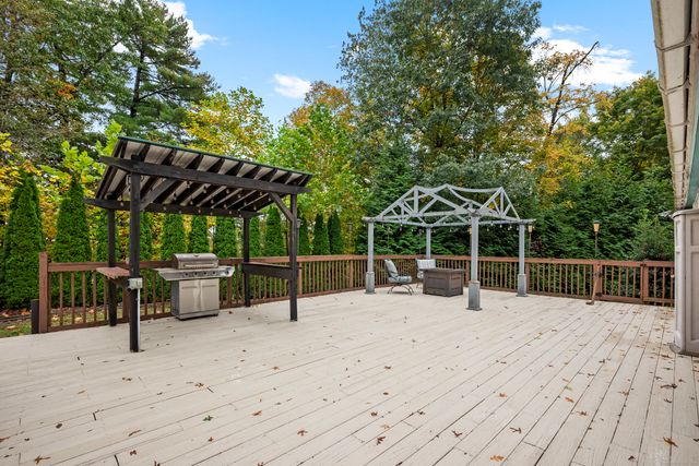 11 High Gate Lane, West Hartford, CT 06107