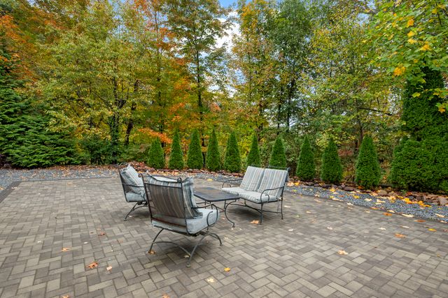 11 High Gate Lane, West Hartford, CT 06107