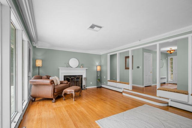 11 High Gate Lane, West Hartford, CT 06107