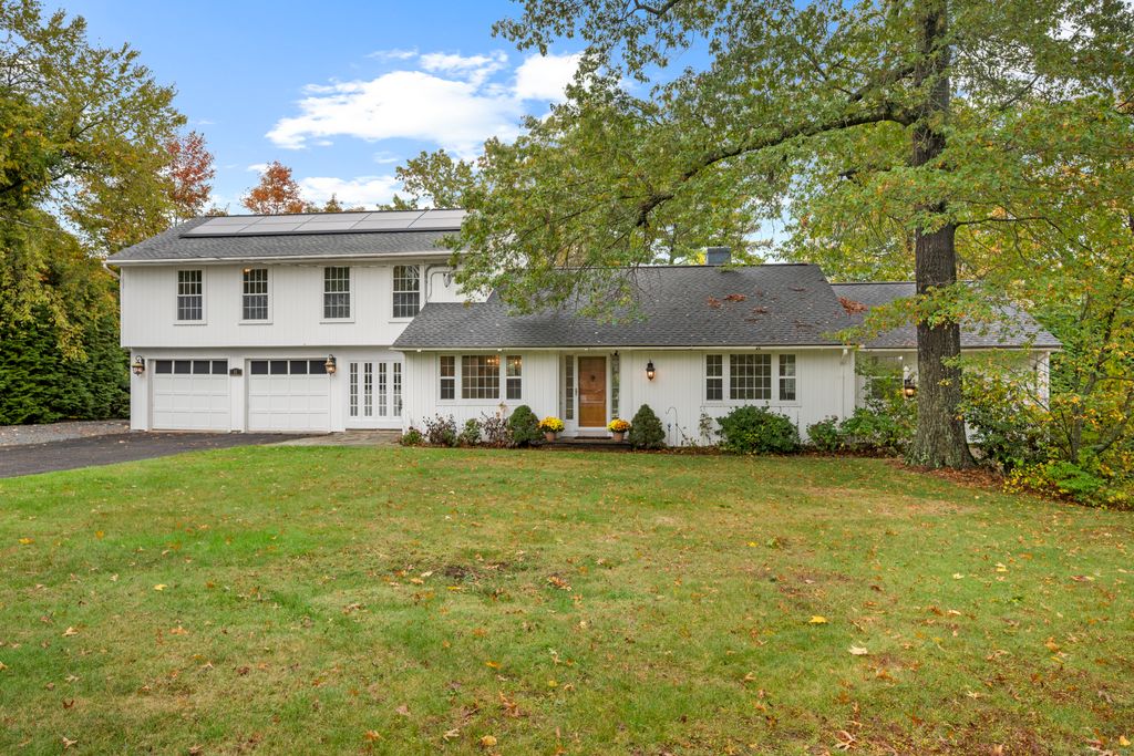 11 High Gate Lane, West Hartford, CT 06107