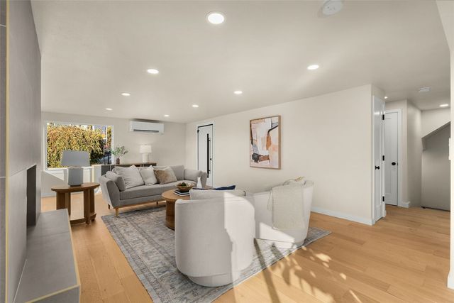 309 NW 48th Street, Seattle, WA 98107