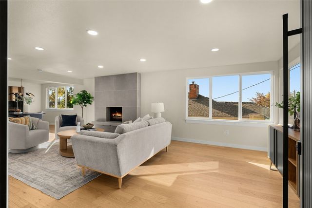 309 NW 48th Street, Seattle, WA 98107