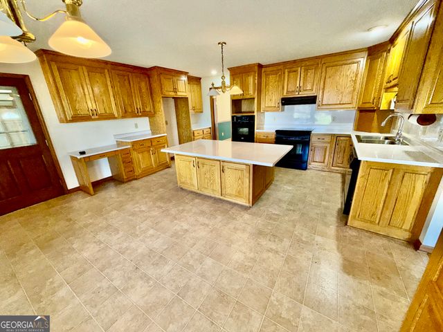 494 S Broad Street, Bowman, GA 30624