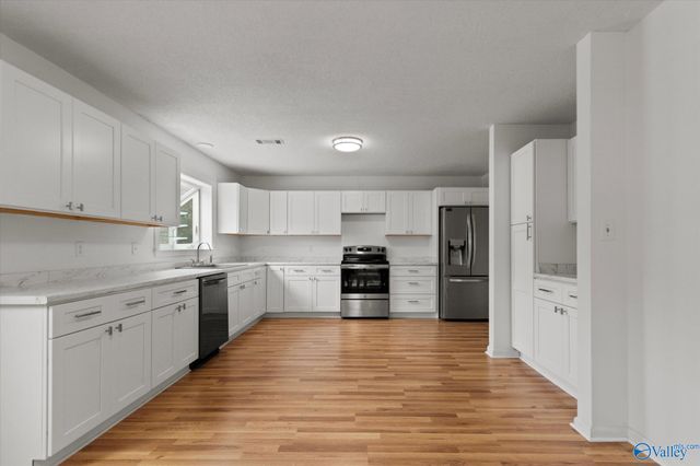 8565 Curtis Road, Athens, AL 35614