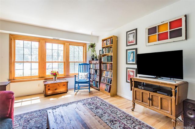 95 Whalers Cove, Babylon, NY 11702