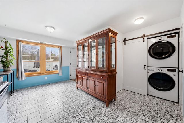 95 Whalers Cove, Babylon, NY 11702