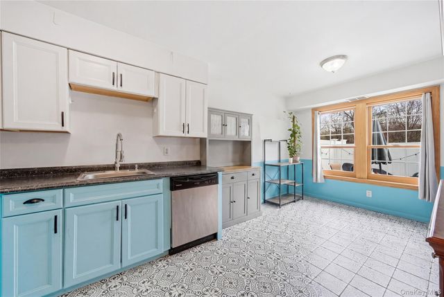 95 Whalers Cove, Babylon, NY 11702