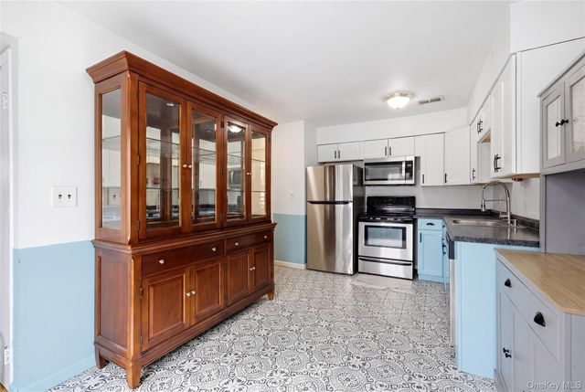 95 Whalers Cove, Babylon, NY 11702