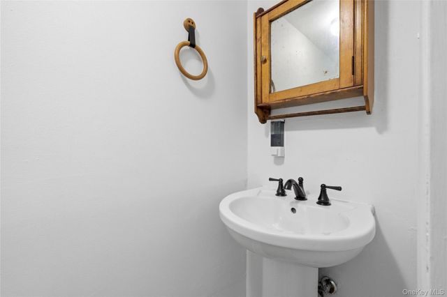95 Whalers Cove, Babylon, NY 11702