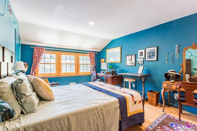 95 Whalers Cove, Babylon, NY 11702