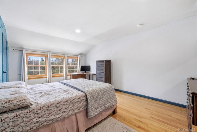 95 Whalers Cove, Babylon, NY 11702