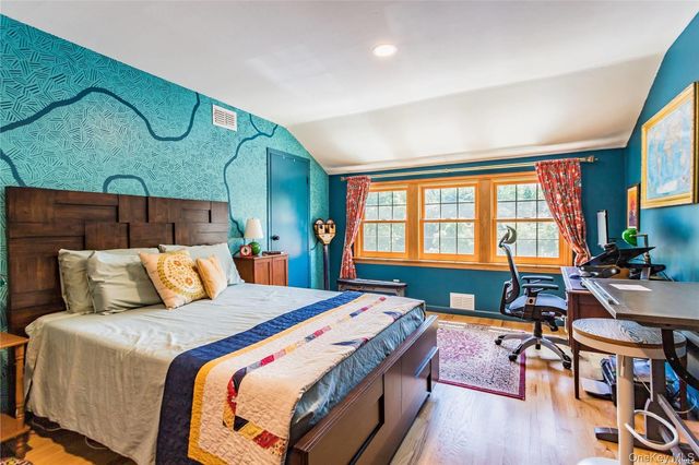 95 Whalers Cove, Babylon, NY 11702