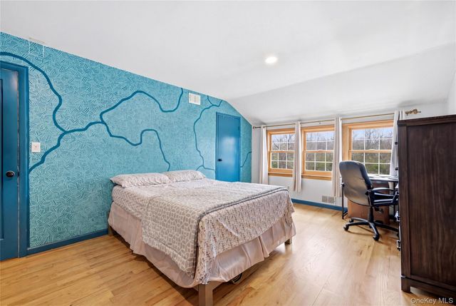 95 Whalers Cove, Babylon, NY 11702