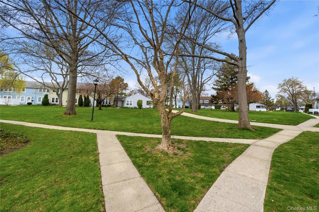 95 Whalers Cove, Babylon, NY 11702