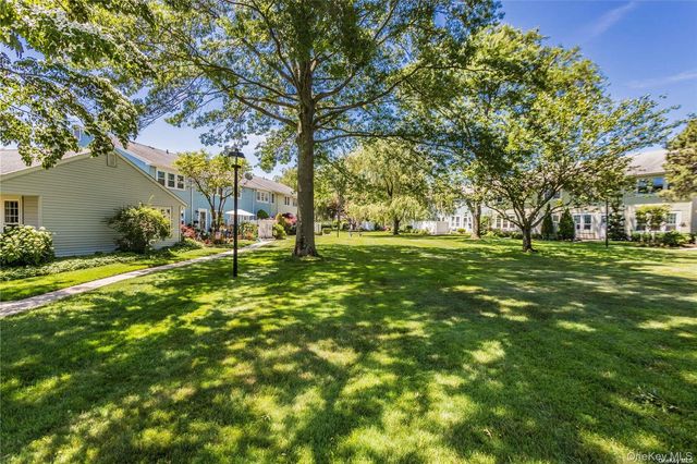 95 Whalers Cove, Babylon, NY 11702
