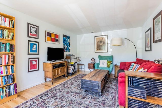 95 Whalers Cove, Babylon, NY 11702