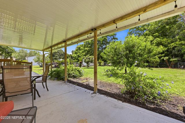 101 WATERWAY Avenue, Satsuma, FL 32189
