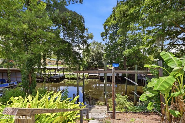 101 WATERWAY Avenue, Satsuma, FL 32189