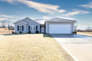 82 Gray Field Court, Jefferson, GA 30549