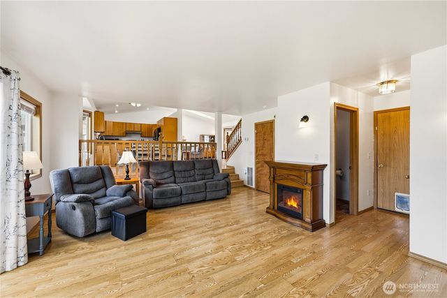 417 Yakima Boulevard, Pacific, WA 98047