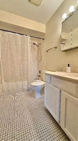 1018 Castilian Court 209, Glenview, IL 60025