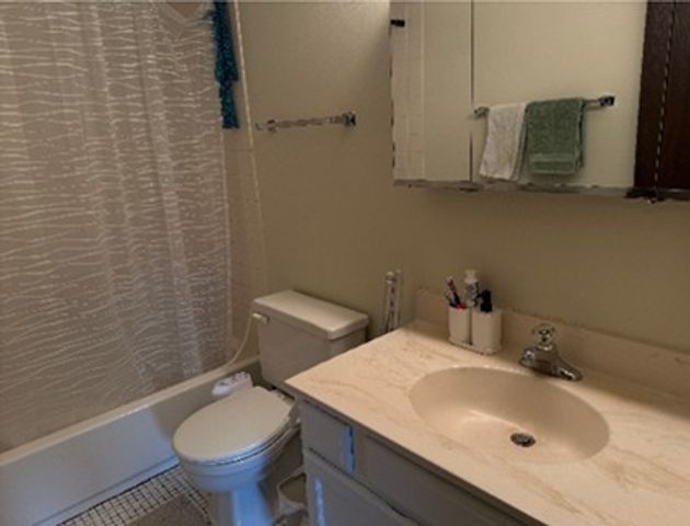 1018 Castilian Court 209, Glenview, IL 60025