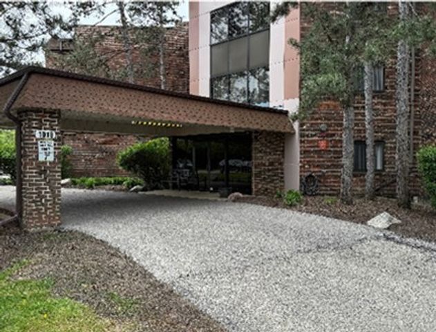 1018 Castilian Court 209, Glenview, IL 60025