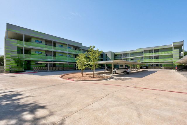 4004 Banister LN 211, Austin, TX 78704