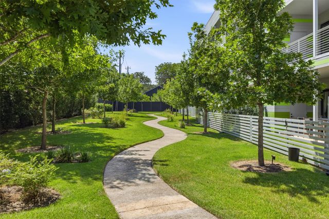 4004 Banister LN 211, Austin, TX 78704