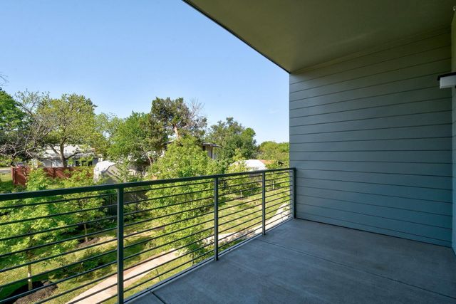 4004 Banister LN 211, Austin, TX 78704