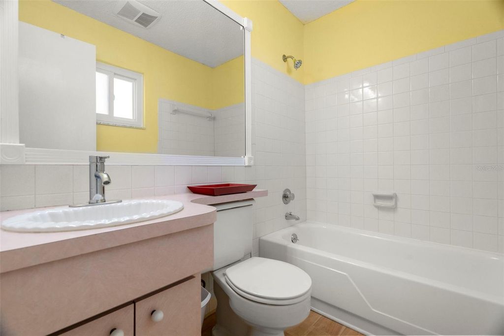 Image 20 of property listing at 10033 37TH WAY N 3, Pinellas Park, FL 33782