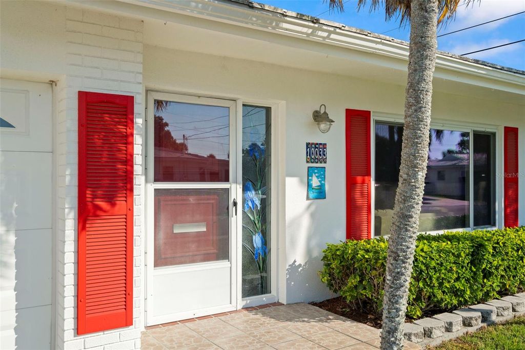 Image 3 of property listing at 10033 37TH WAY N 3, Pinellas Park, FL 33782