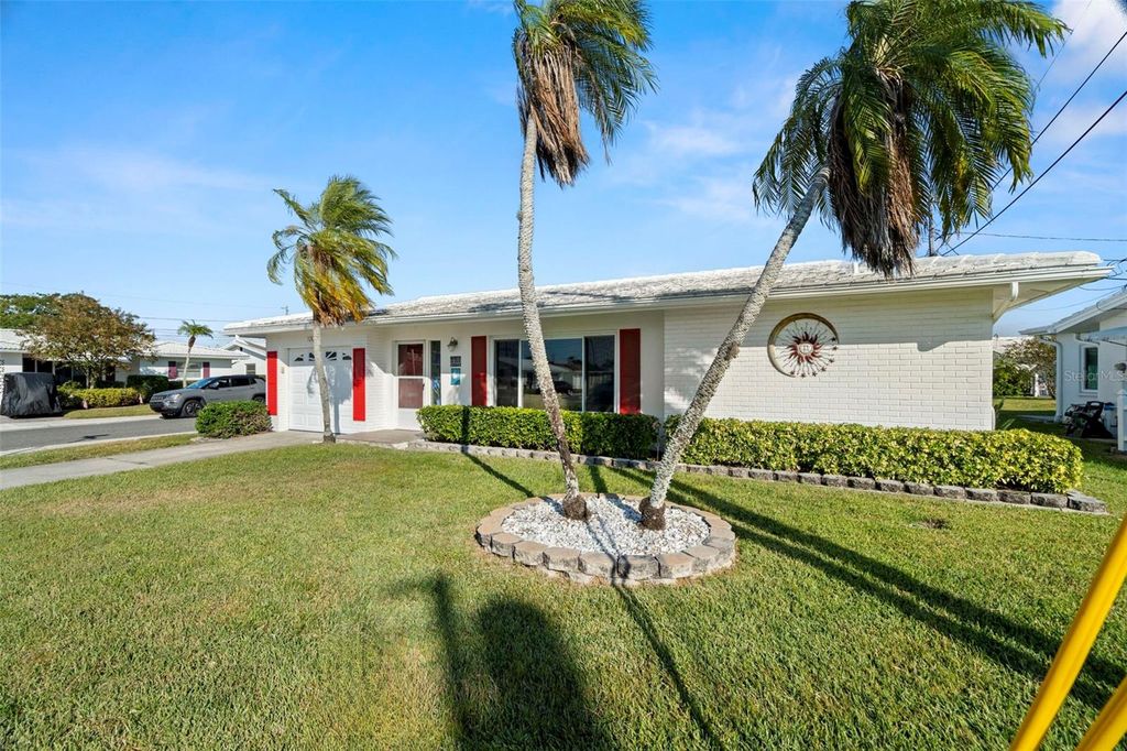 Image 35 of property listing at 10033 37TH WAY N 3, Pinellas Park, FL 33782