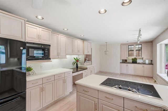 2182 W Briarwood Avenue, Littleton, CO 80120