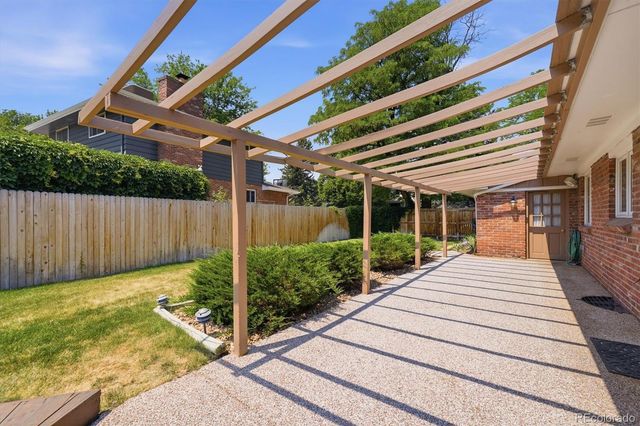 2182 W Briarwood Avenue, Littleton, CO 80120