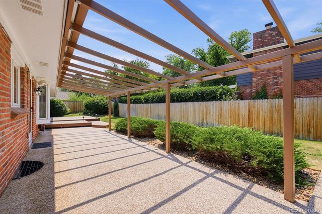 2182 W Briarwood Avenue, Littleton, CO 80120