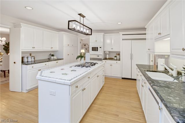 2 Haverhill Court, Beachwood, OH 44122