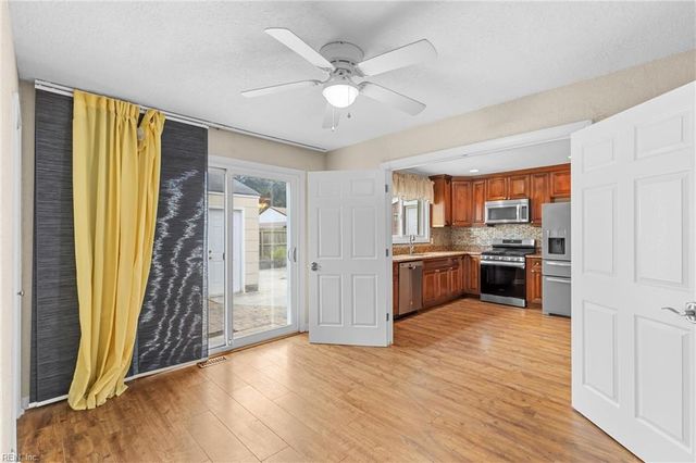 300 Garrison PL, Virginia Beach, VA 23452