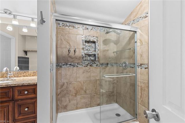 300 Garrison PL, Virginia Beach, VA 23452