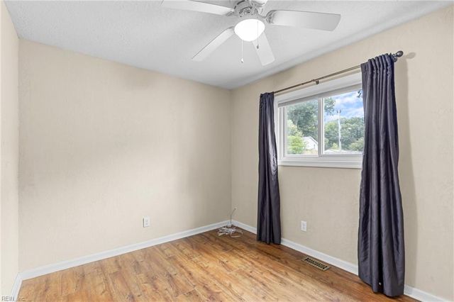 300 Garrison PL, Virginia Beach, VA 23452