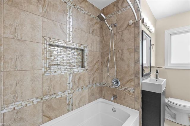 300 Garrison PL, Virginia Beach, VA 23452