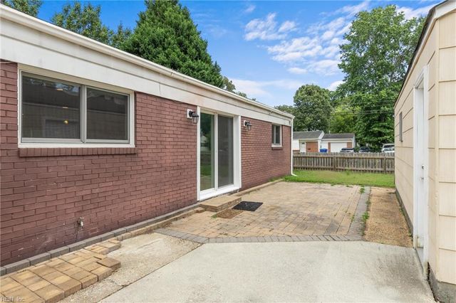 300 Garrison PL, Virginia Beach, VA 23452