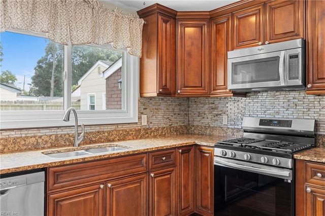 300 Garrison PL, Virginia Beach, VA 23452